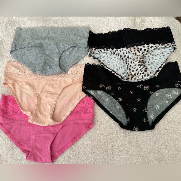 Victoria Secret Lace Hiphugger Hipster set of 5 panties.  Selling together - Picture 1 of 5